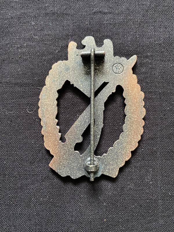 REPRODUCTION WW2 GERMAN INFANTRY ASSAULT BADGE — image 2