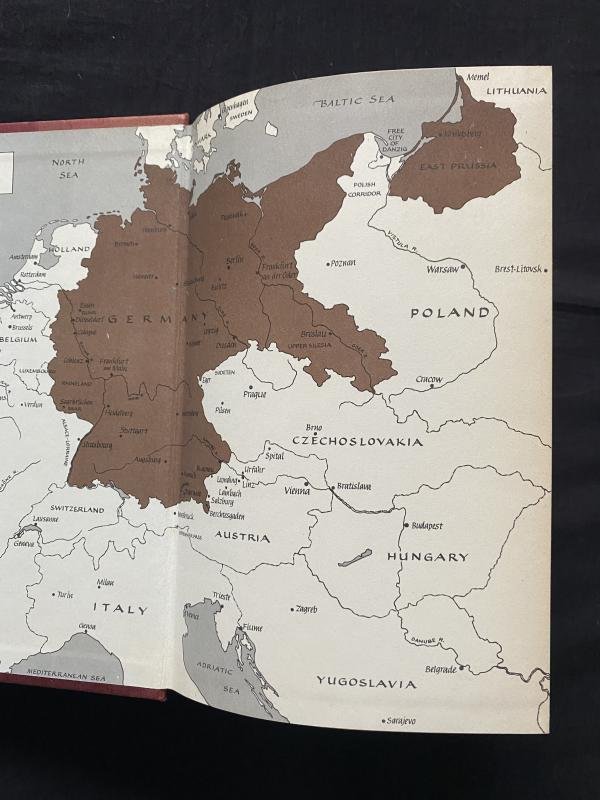ADOLF HITLER (HARD COVER) — image 2