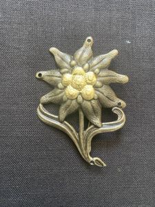 REPPRODUCTION WW2 GERMAN EDELWEISS BADGE