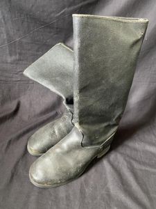SOVIET/RUSSIAN ARMY BOOTS (SIZE 8)