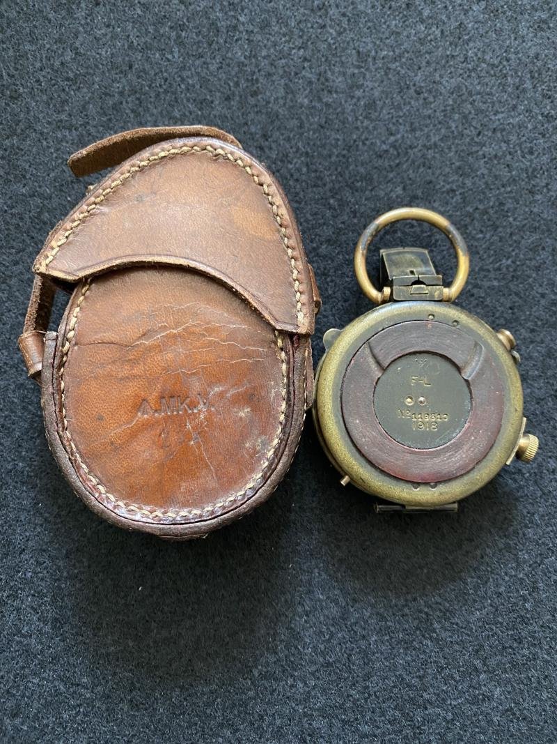 WW1 1918 DATED BRITISH OFFICER'S COMPASS IN LEATHER POUCH — image 3