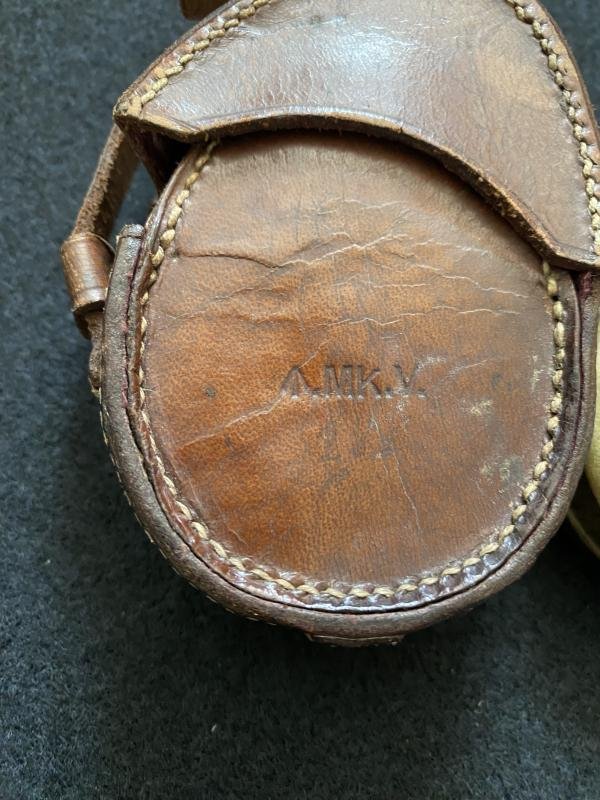 WW1 1918 DATED BRITISH OFFICER'S COMPASS IN LEATHER POUCH — image 4