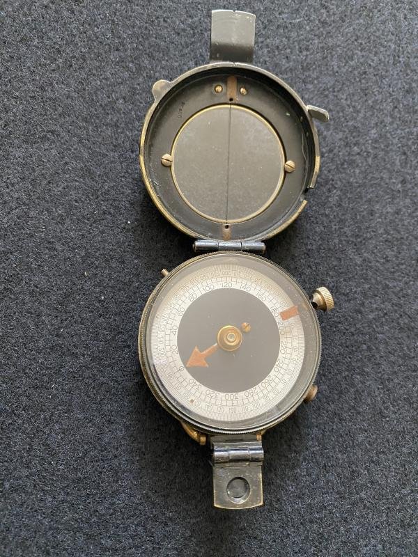 WW1 1918 DATED BRITISH OFFICER'S COMPASS IN LEATHER POUCH — image 6