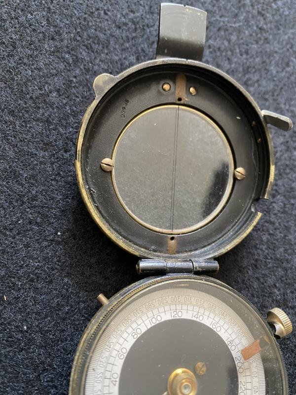 WW1 1918 DATED BRITISH OFFICER'S COMPASS IN LEATHER POUCH — image 7