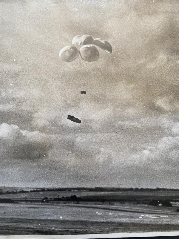 BRITISH OFFICIAL PHOTO OF THE AIRBORNE DROPPING SUPLLIES — image 2