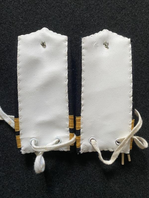 ROYAL NAVY LIEUTENANT SHOULDER BOARDS — image 2