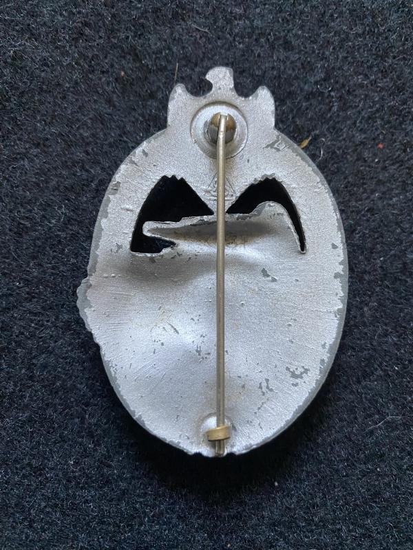 WW2 GERMAN PANZER ASSAULT BADGE IN SILVER — image 3