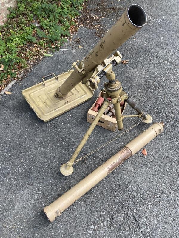 DEACTIVATED 1937 DATED SOVIET 82MM KRH 36 MORTAR WITH BLANK FIRING TUBE AND MORTARS (FULL MATCHING) — image 9