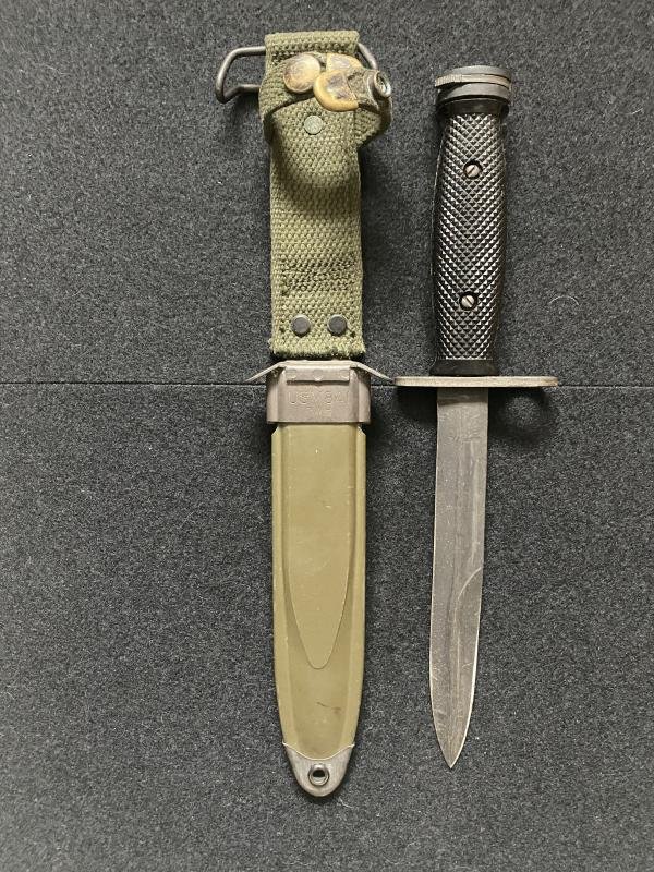 U.S. M1 CARBINE BAYONET WITH A M8A1 SCABBARD