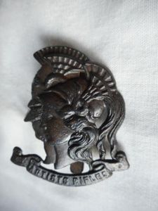 WW1 ARTIST RIFLES CAP BADGE.