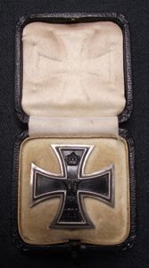 WW1 German 1914 Iron Cross 1st Class Vaulted .800 Silver in Presentaion Box.