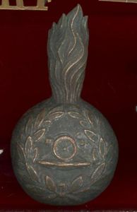 Royal Artillery Volunteers Victorian busby badge & plume holder