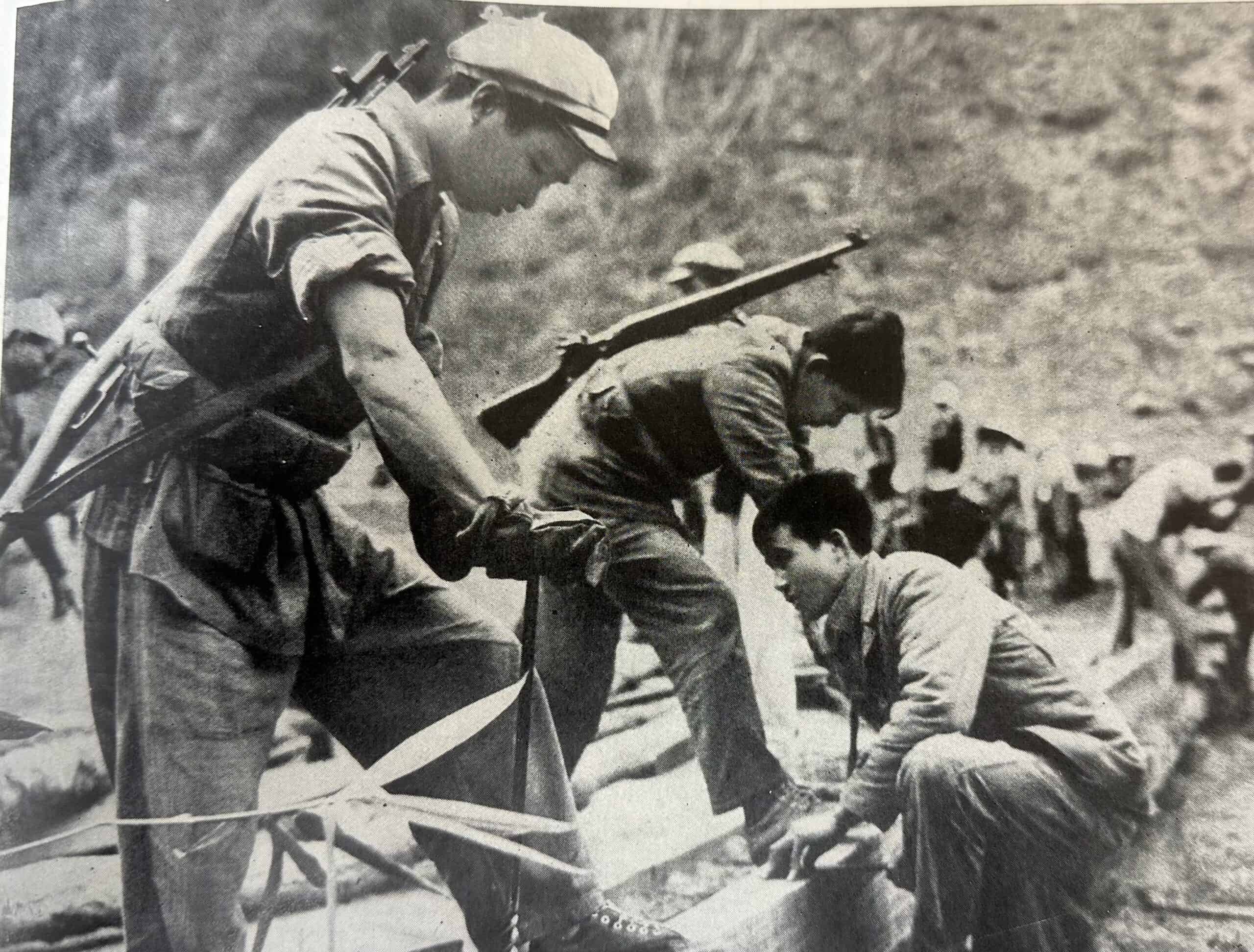 ChiCom Magazine on North Vietnamese 1966 — image 11