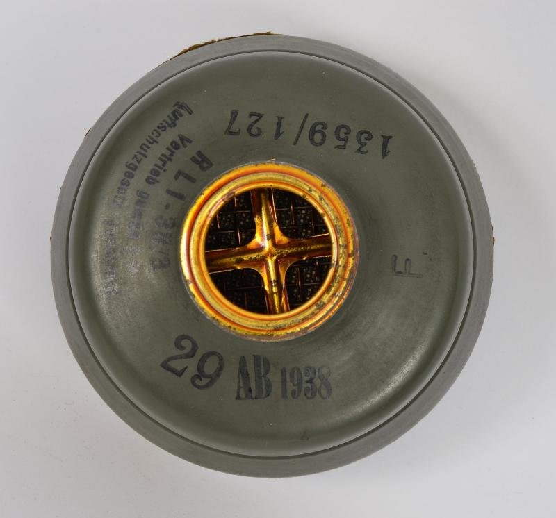 WW2 German Luftschutz Heavy Duty Gas Mask 1938 — image 3