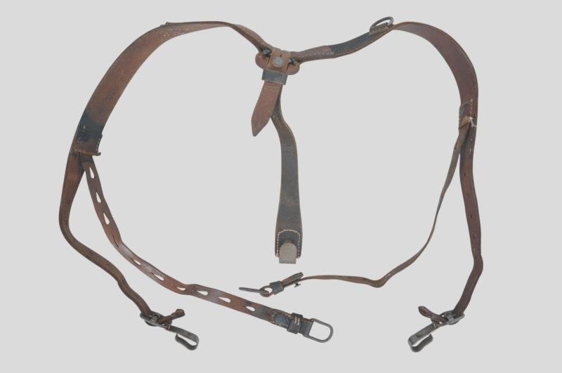WW2 German Equipment Y Straps — image 4