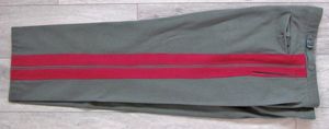 Pantalon d'officier d'état-major avec ses 'lampassen' rouge carmin