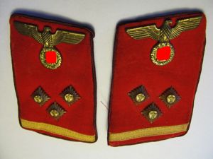Paire de pattes de col à liseré rouge de leader politique