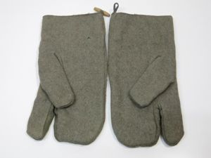 German Wehrmacht Artillery Mittens Matching Pair. (8)