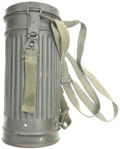 German Wehrmacht Combat Gas Mask Can Late War With 'Last Ditch' Closing Knob, ago 1944 + ebd 44 strap.