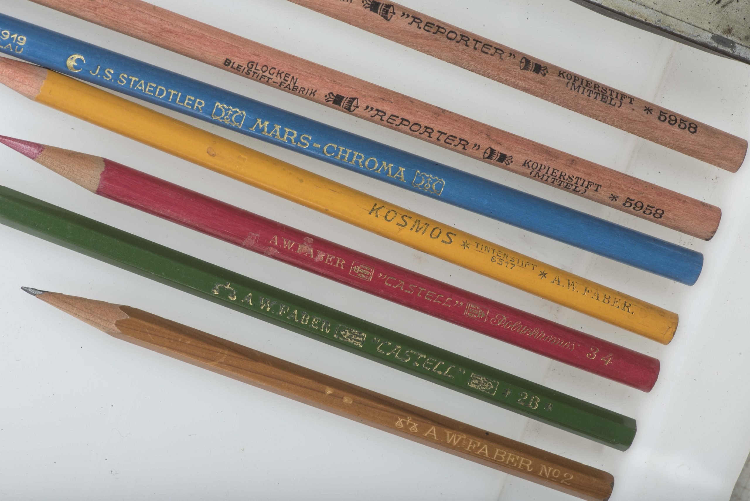 Period tin by AW Faber with highlight pencils — image 3