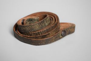 Hensoldt 'Panzer' Dienstglas leather neck strap 'bmj 1943'
