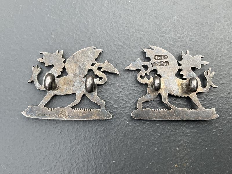 Officers 1923 Hallmarked silver 'The Buffs' collar badges. — image 2