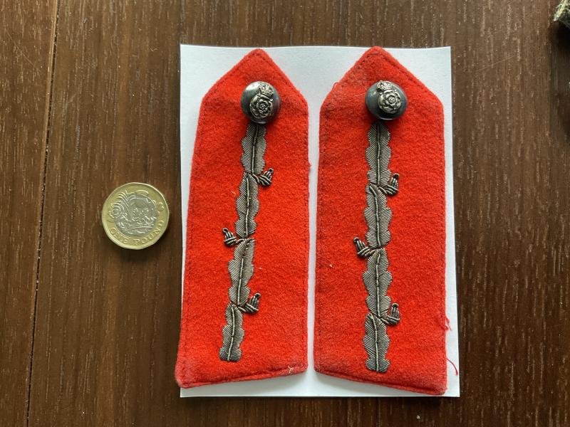 Generals Gorgets , silver bullion wire with Q.O.Y.D buttons.