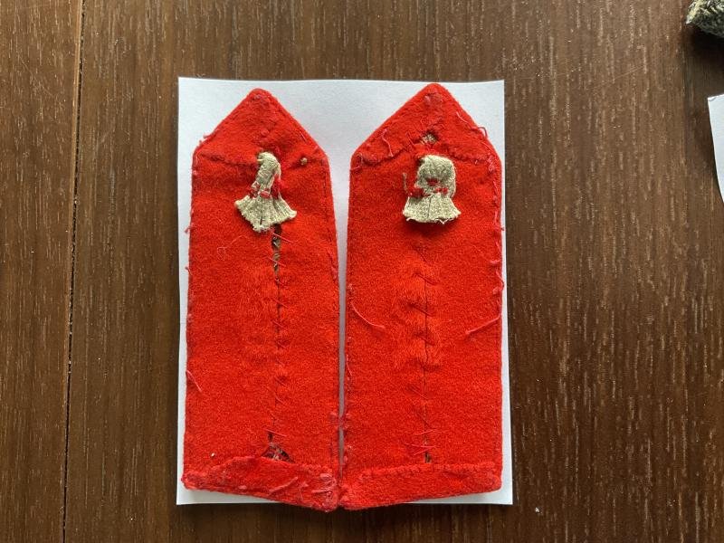 Generals Gorgets , silver bullion wire with Q.O.Y.D buttons. — image 2