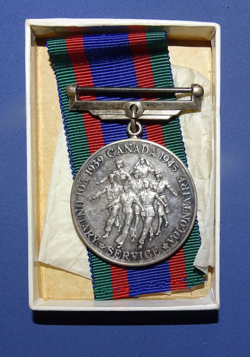 WWII Canadian Voluntary Service Medal 1939-45 In Box — image 2