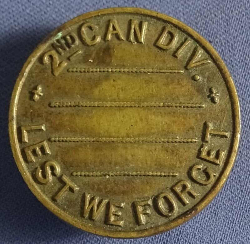 WW1 2nd Canadian Division CEF 'Lest We Forget' Veterans Lapel Badge — image 2