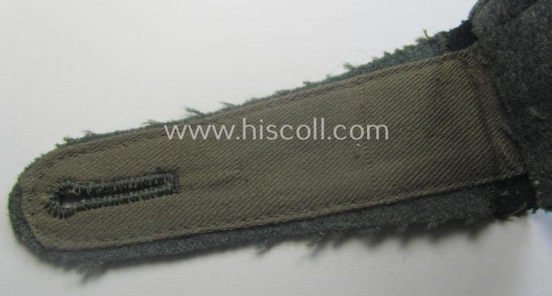 Single, WH (Heeres) NCO-type (ie. 'M36- o. M40'-pattern- and 'rounded-styled-') neatly 'cyphered' shoulderstrap as was intended for usage by a: 'Feldwebel des Gebirgsjäger-Rgts. 139' (part of the: '3. Gebirgs-Div.') — image 5
