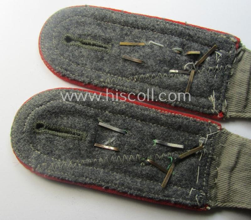 Pair of early-period- (ie. 'Reichswehr'), WH (Heeres) 'cyphered' NCO-type shoulderstraps, as executed in neat 'rib-cord'-like linnen as was specifically intended for a: 'Feldwebel des Artillerie-Rgts. 20' — image 4