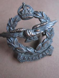 A nice British made SAAF/SALM (South African Air Force/ Suid Afrikaanse Lug Mag) cap badge