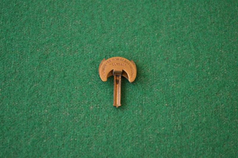 Vichy French Badge. — image 2