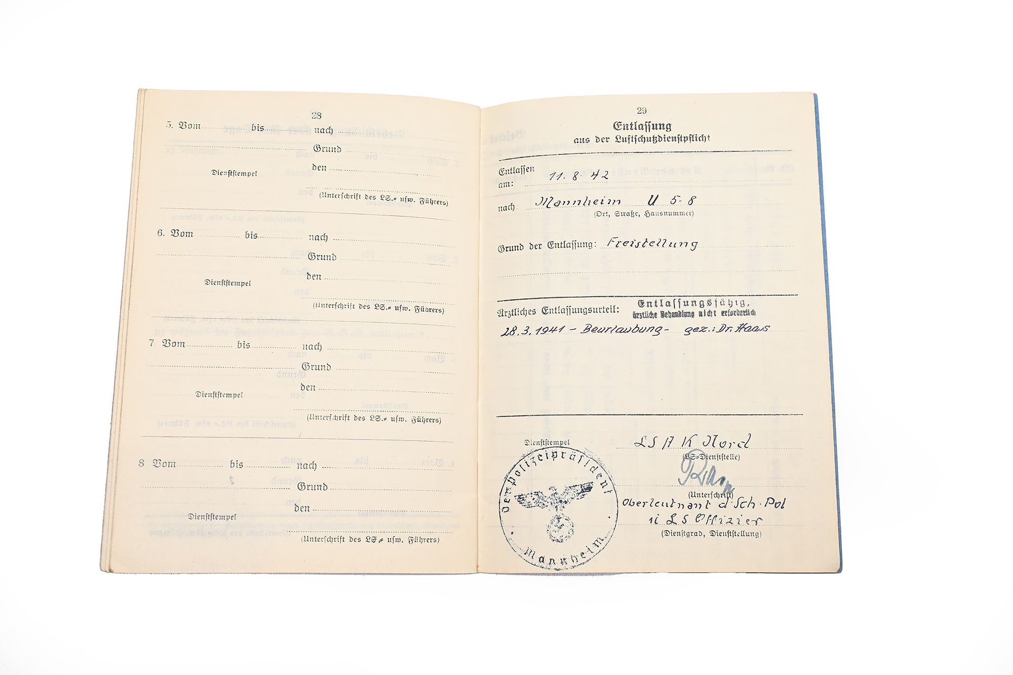 Luftschutz-Dienstbuch with extra paper