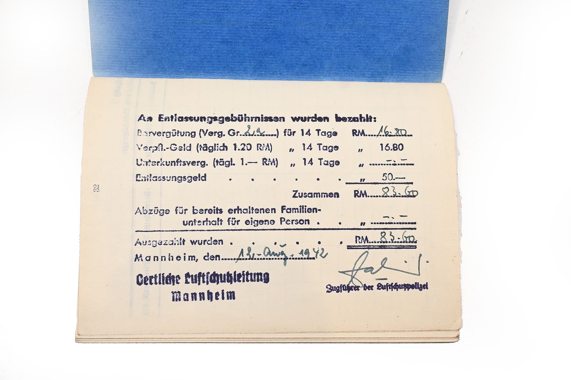 Luftschutz-Dienstbuch with extra paper