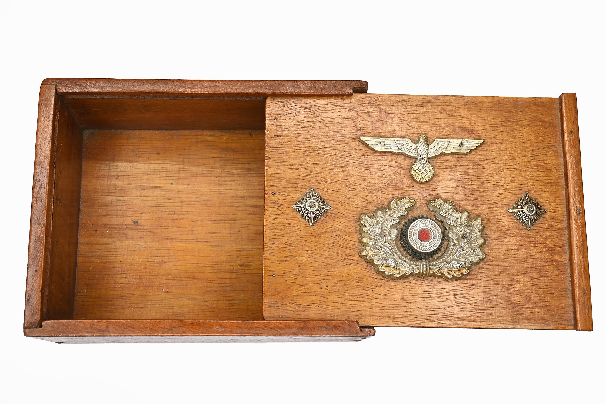 German vet art wooden box