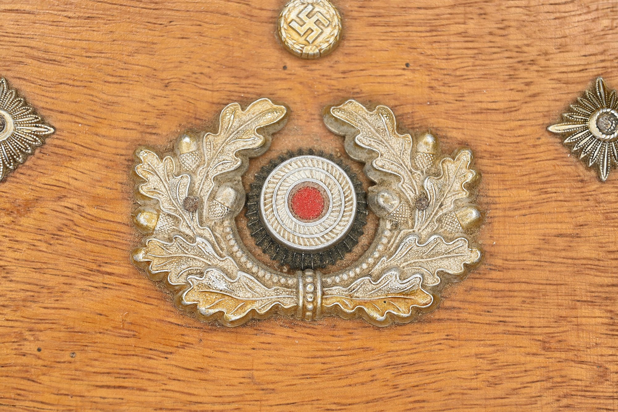 German vet art wooden box