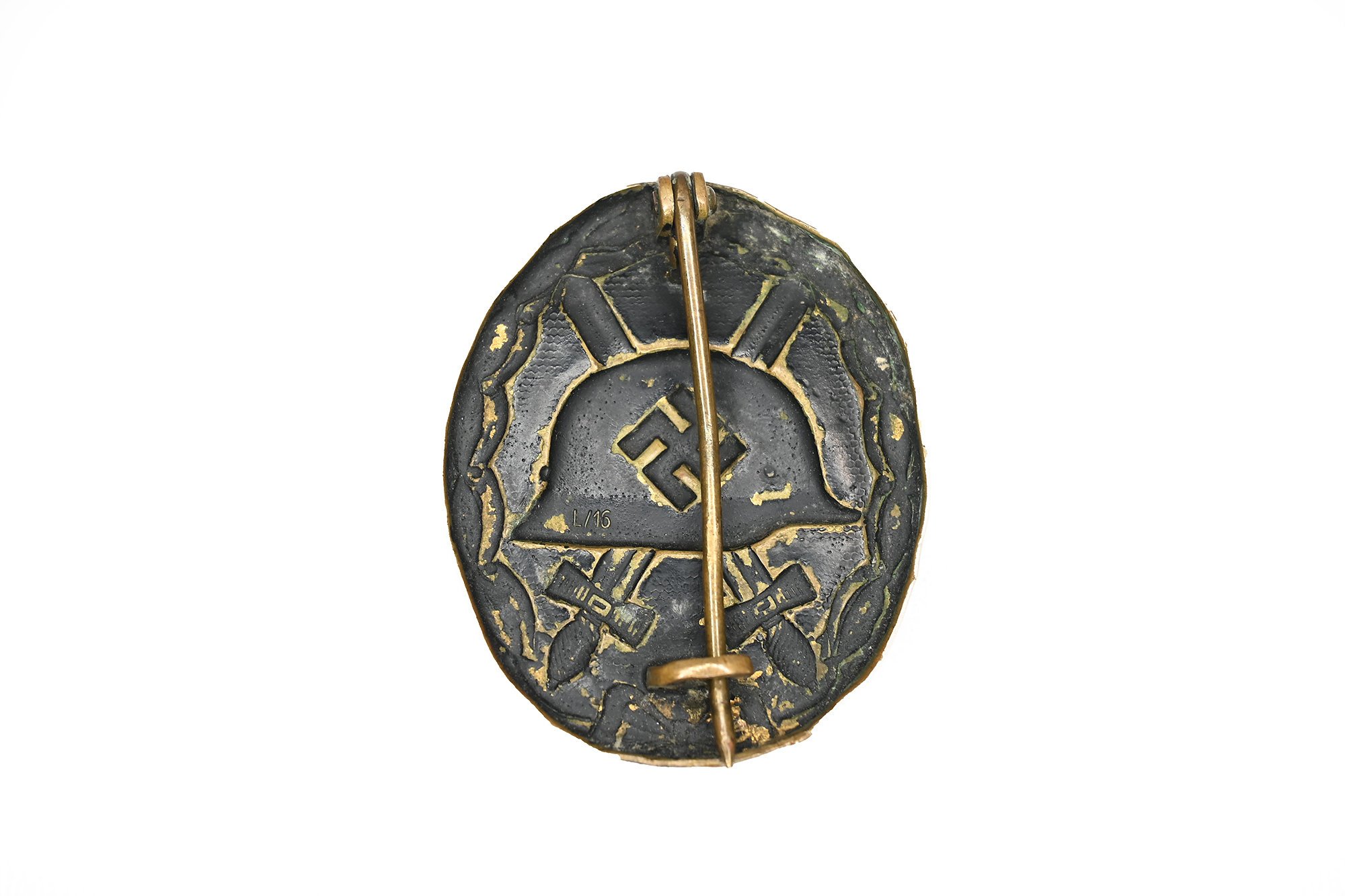 Verwundeten abzeichen black in buntmetal