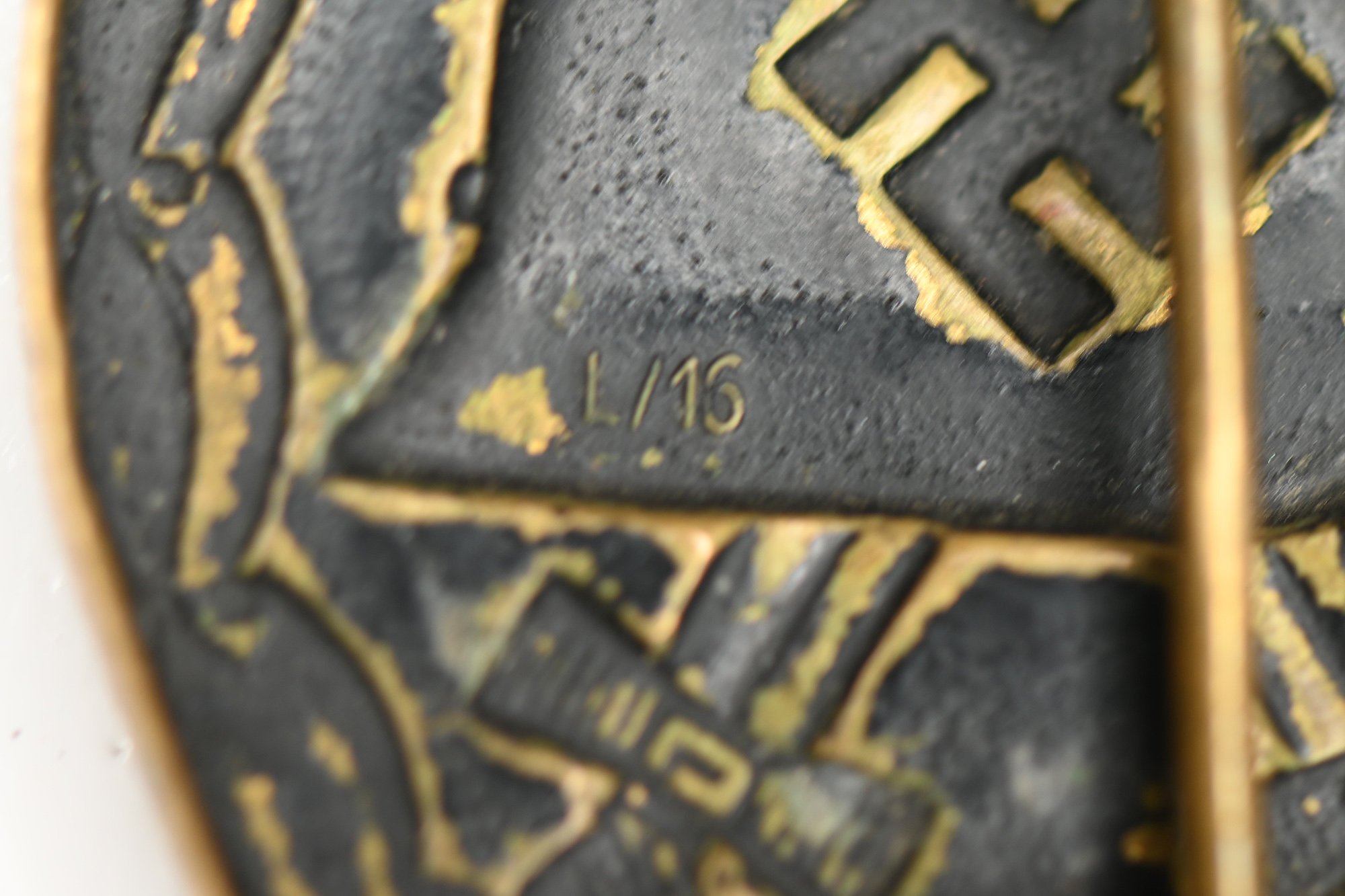Verwundeten abzeichen black in buntmetal