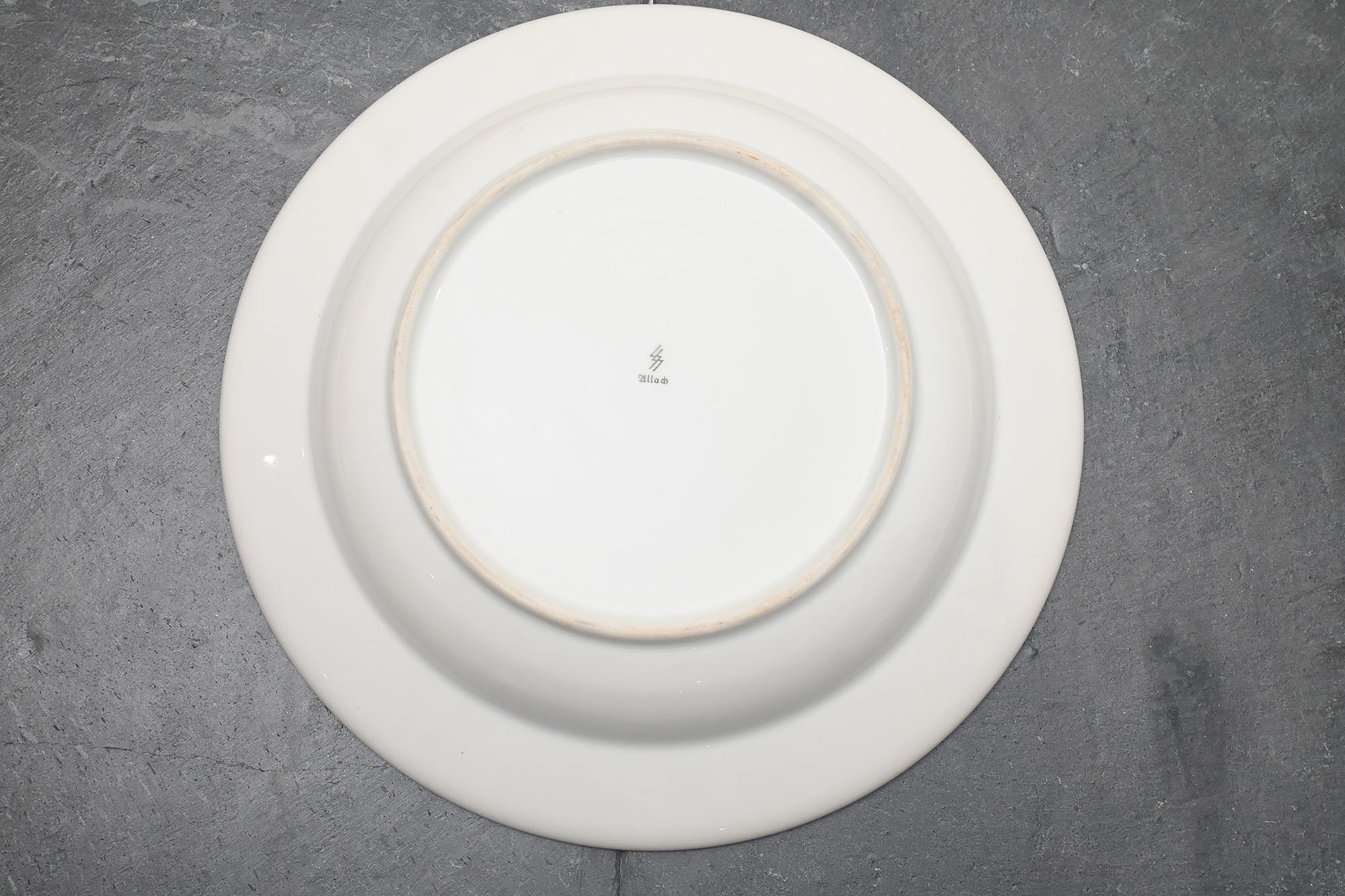 Porseleinen SS Dinerbord van Allach met een doorsnede van 24cm