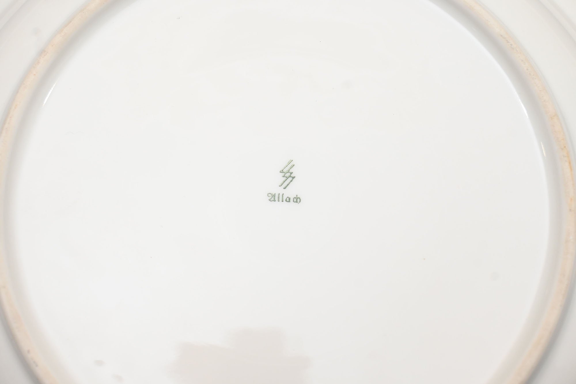 Porseleinen SS Dinerbord van Allach met een doorsnede van 24cm