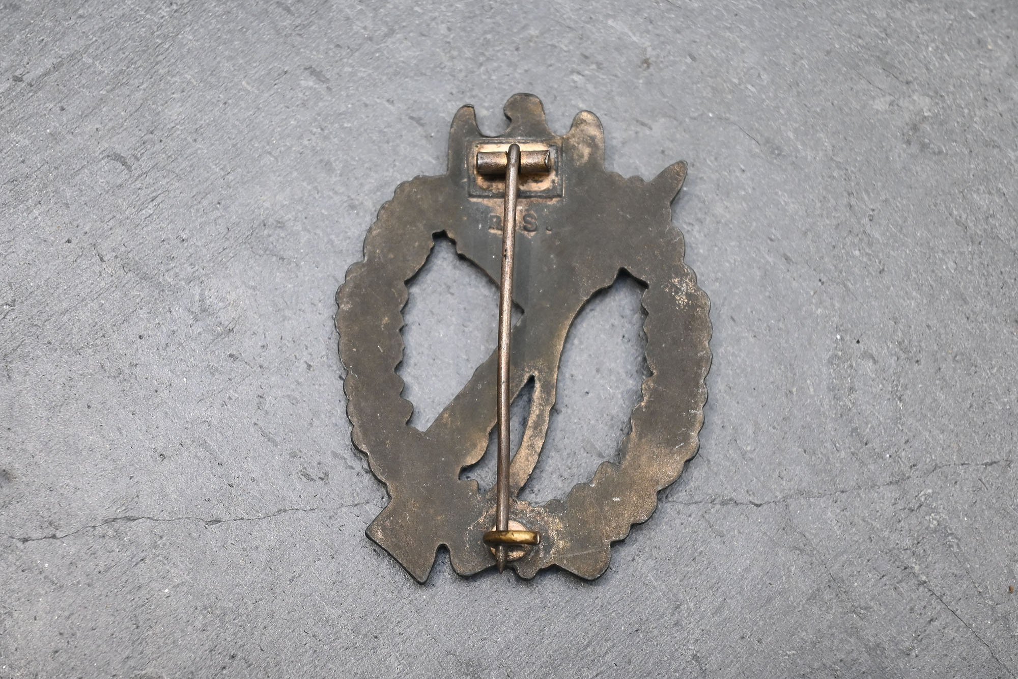 Infanterie Sturmabzeichen in Silver mit Hersteller 'R.S.' ( Rudolf Souval )