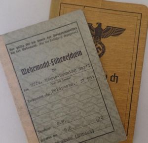 Soldbuch/drivers-license -WH (Heer) - 'Deutsches Spanien-Kreuz in Bronze' - Nachrichten-Aufklärungs Auswerterstelle I - Henning Hey,l