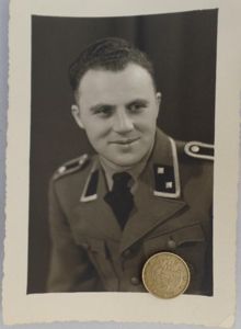 SD photo - 'Obersharführer'