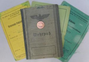 Wehrpaß grouping - WH (Heer) - 'Heeres-Feuerwerkerschule I' - Nacke