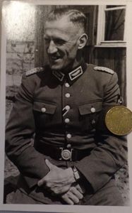 RAD 'Arbeitsführer' postcard picture.