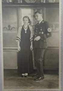 SD postcard size photo 'Hauptsharführer'