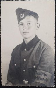 RAD postcard picture with brassard 'Deutsche Wehrmacht'.