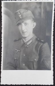 KM postcard picture-M43 cap.